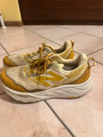 Used New Balance Hierro v9 bike — image 2 of 4