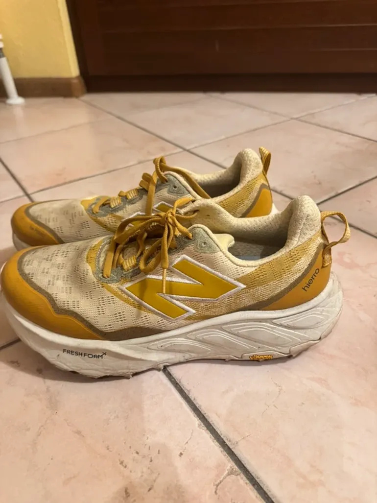 Used New Balance Hierro v9 bike — image 2 of 4