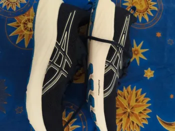 Used Asics Running Shoes bike — image 4 of 4
