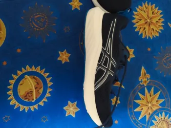 Used Asics Running Shoes bike — image 2 of 4
