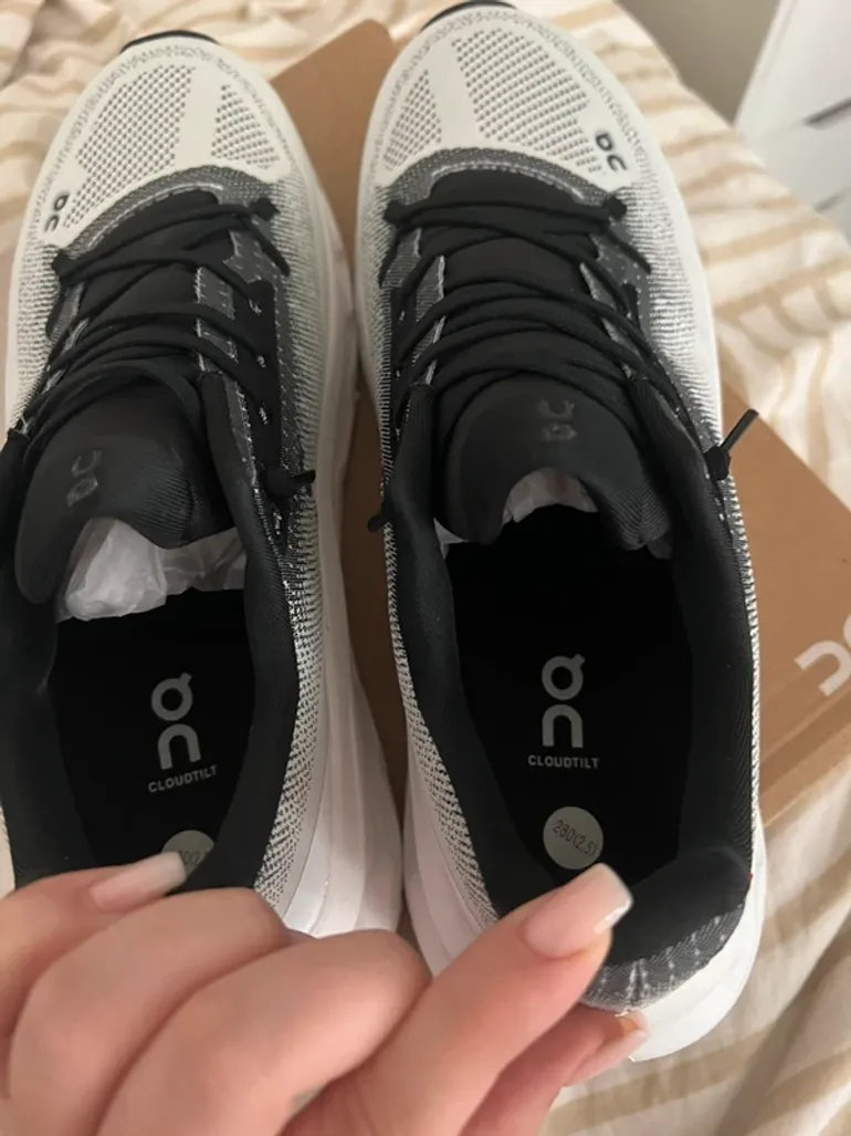 Used On Running Shoes taille 44 bike — image 3 of 5