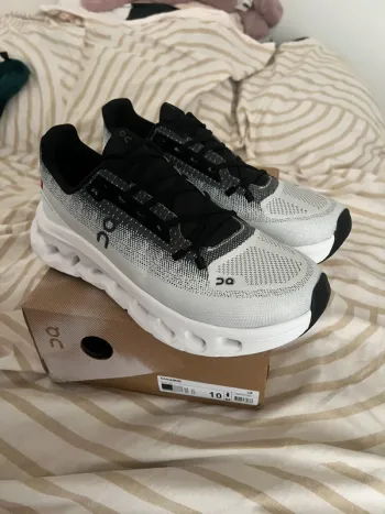 Used On Running Shoes taille 44 bike — image 2 of 5