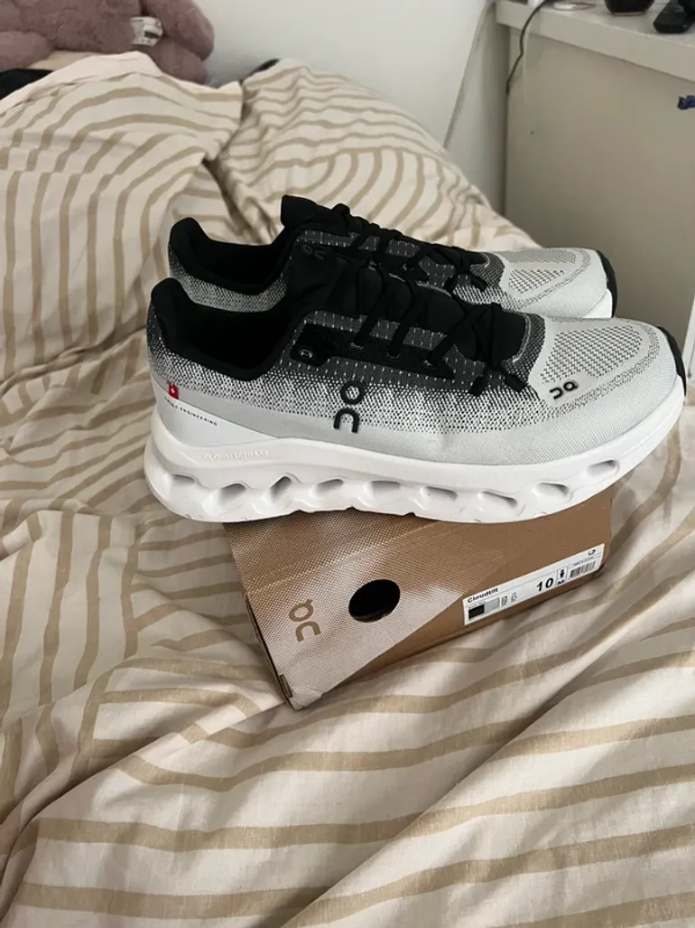 Used On Running Shoes taille 44 bike — image 1 of 5