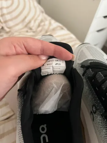 Used On Running Shoes taille 44 bike — image 5 of 5