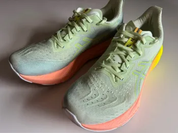Used Asics Novablast 4 Paris 2024 bike — image 3 of 4