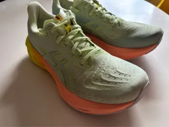 Used Asics Novablast 4 Paris 2024 bike — image 2 of 4