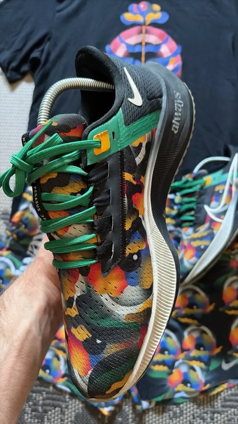 Used Under Armour Nike Running Shoes bike — image 2 of 5