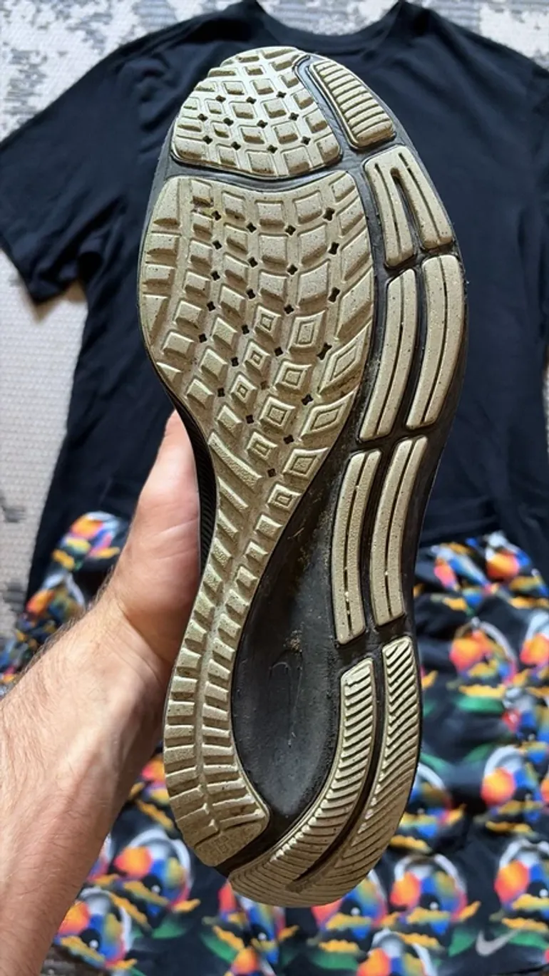 Used Under Armour Nike Running Shoes bike — image 4 of 5