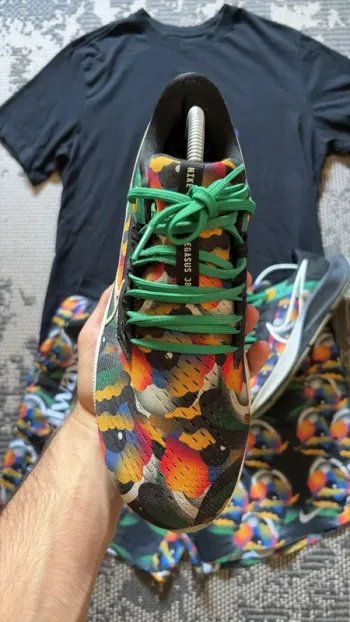 Used Under Armour Nike Running Shoes bike — image 3 of 5