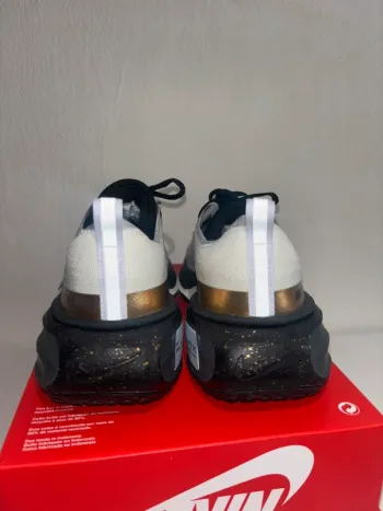 Used Nike ZoomX Invincible RN FK3 bike — image 4 of 7