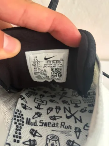 Used Nike ZoomX Invincible RN FK3 bike — image 6 of 7