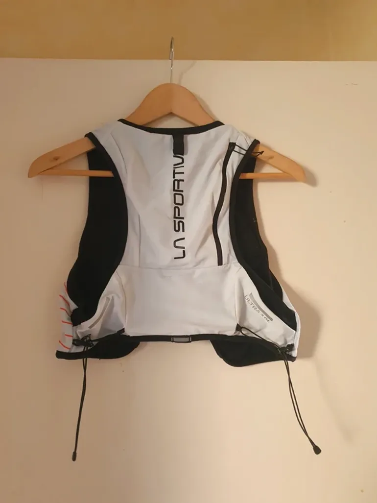 Used La Sportiva Ultra 10L bike — image 3 of 5