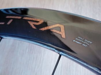 Used Campagnolo Hyperon Ultra Carbon Wheelset bike — image 7 of 9