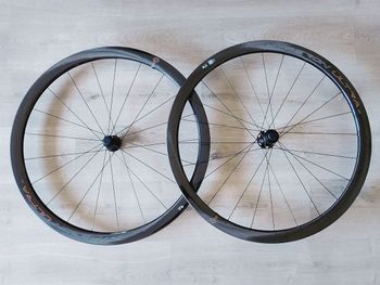 Used Campagnolo Hyperon Ultra Carbon Wheelset bike — image 2 of 9