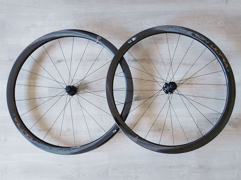 Used Campagnolo Hyperon Ultra Carbon Wheelset bike — image 2 of 9