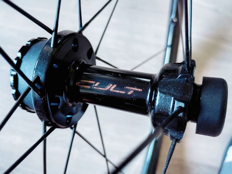 Used Campagnolo Hyperon Ultra Carbon Wheelset bike — image 5 of 9