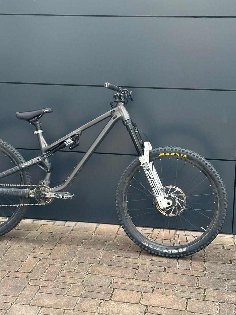Used RockShox Zeb ultimate 170mm 29er 2022 bike — image 1 of 3
