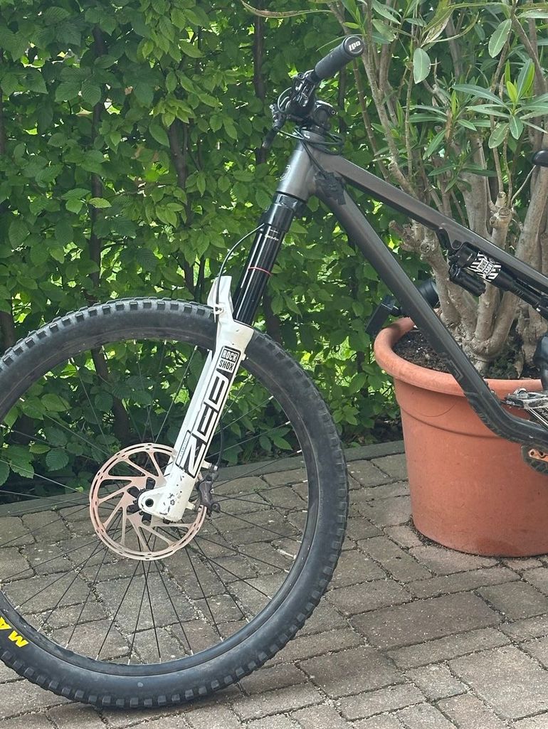 Used RockShox Zeb ultimate 170mm 29er 2022 bike — image 2 of 3