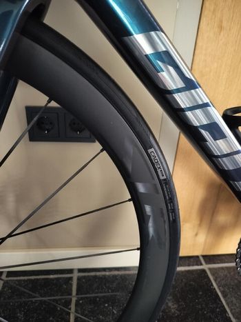 Käytetty Giant SLR 0 40 2025 bike — kuva 7 / 8