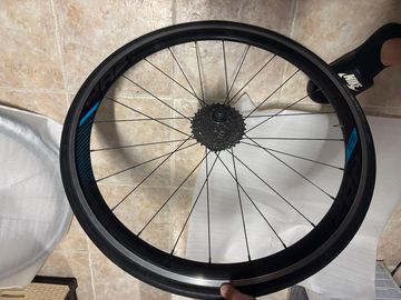 Giant Aluminum Wheel 2021 bike usato — immagine 2 di 2