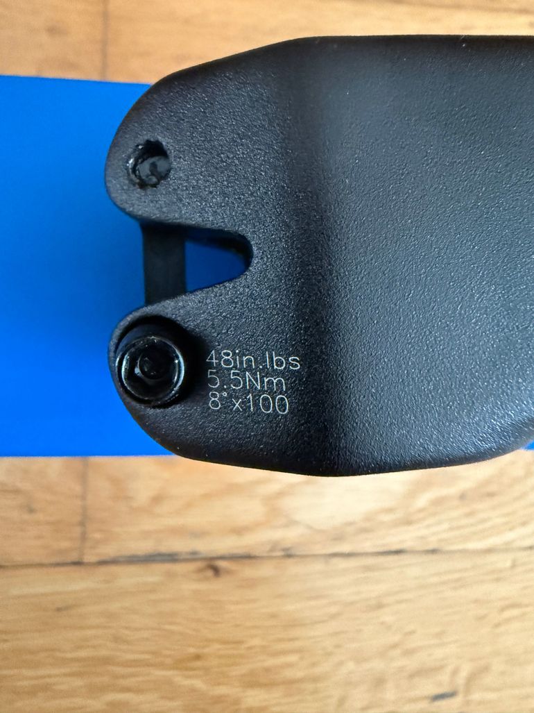 Used Giant Contact SL Stealth 2022 bike — image 5 of 6