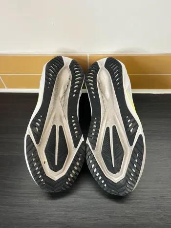 Used Asics Novablast 5 bike — image 5 of 12