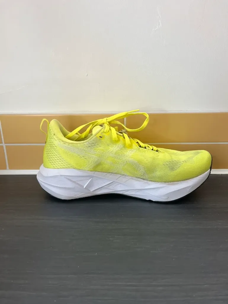Used Asics Novablast 5 bike — image 10 of 12