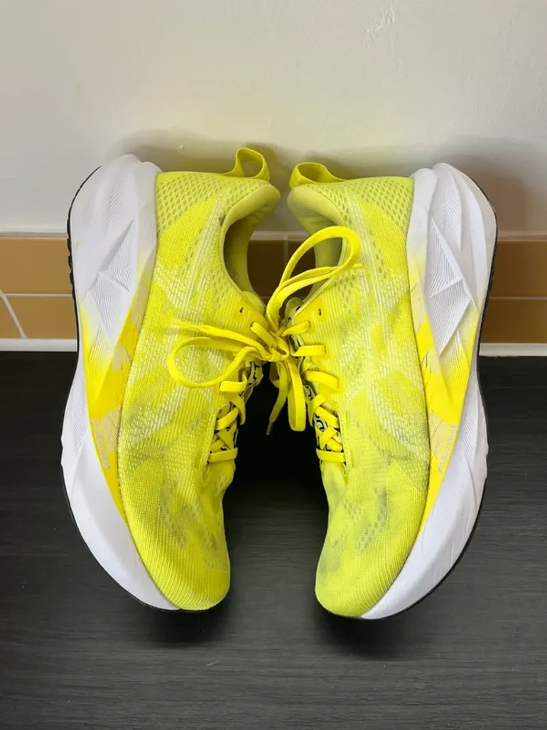 Used Asics Novablast 5 bike — image 2 of 12