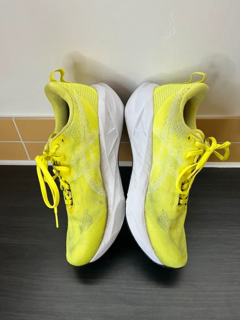 Used Asics Novablast 5 bike — image 3 of 12