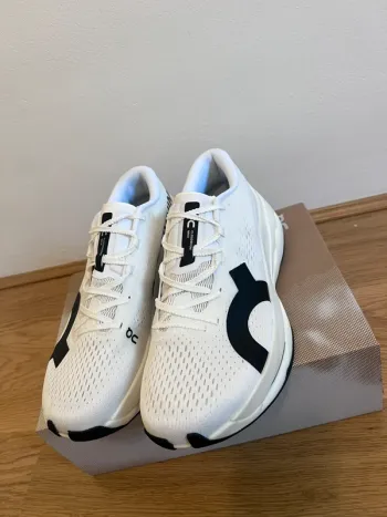 Used Lightweight ON Running Shoes bike — image 5 of 8