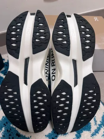 Used Lightweight ON Running Shoes bike — image 7 of 8