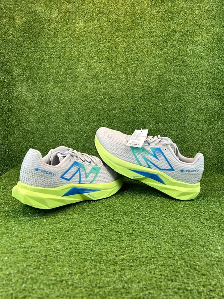 Used New Balance FuelCell Propel V5 bike — image 4 of 11