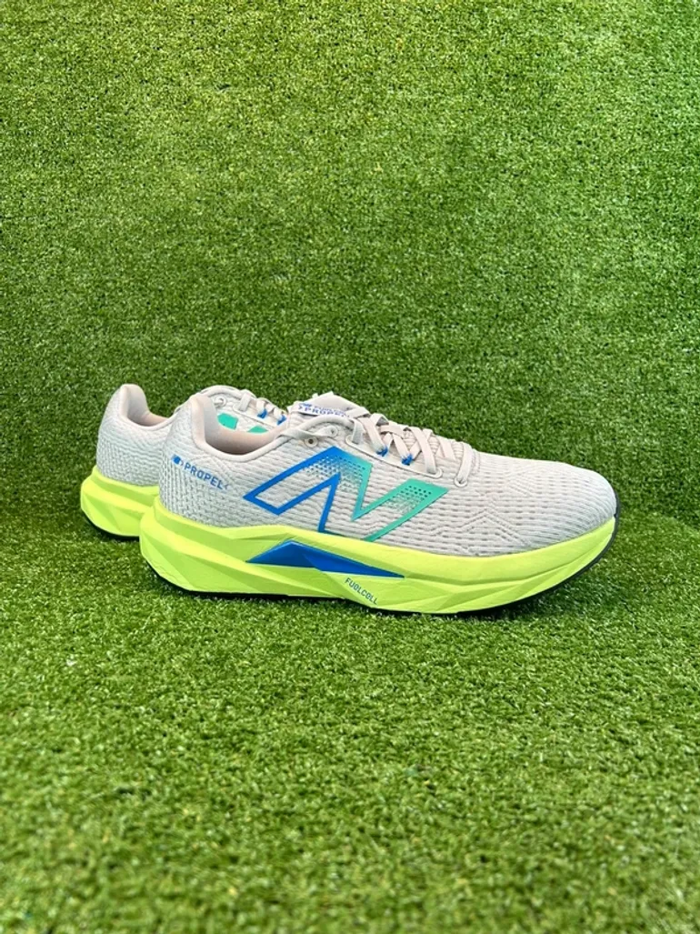 Used New Balance FuelCell Propel V5 bike — image 1 of 11