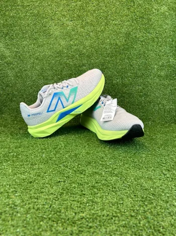 Used New Balance FuelCell Propel V5 bike — image 2 of 11