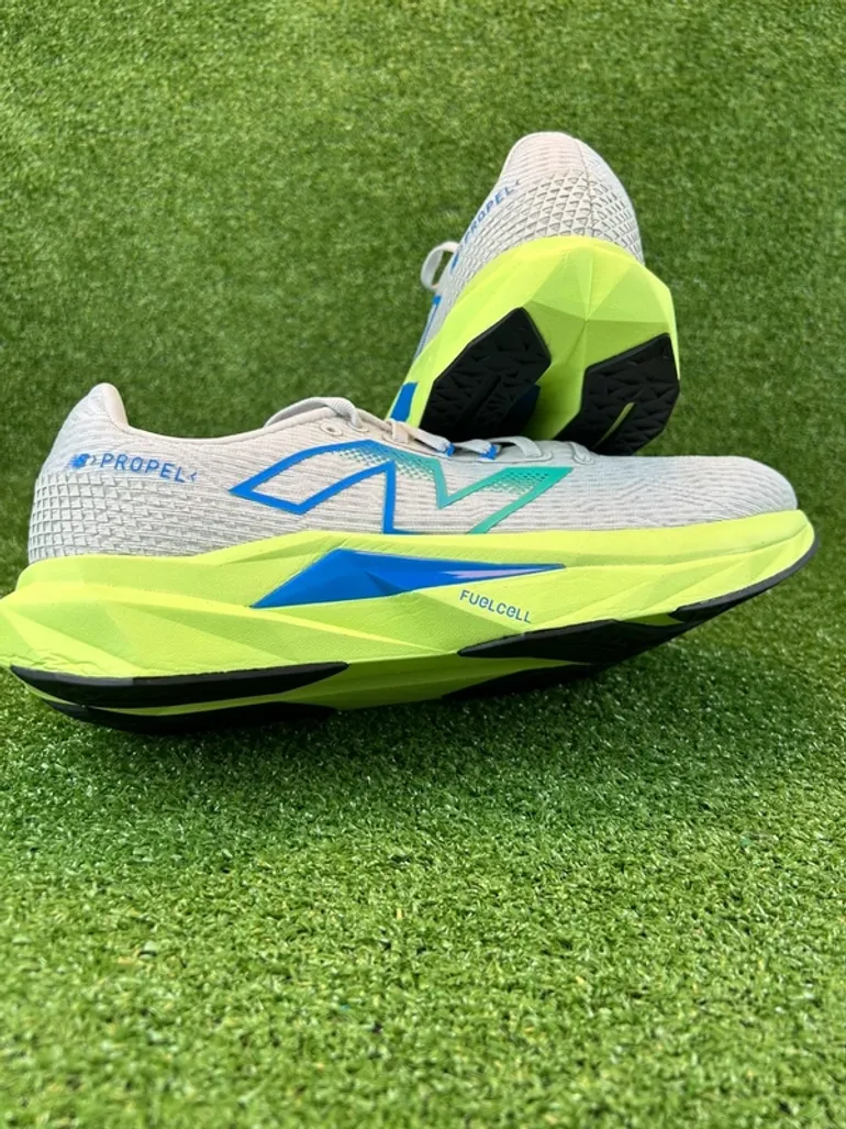 Used New Balance FuelCell Propel V5 bike — image 7 of 11
