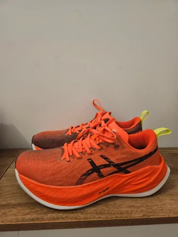 Gebrauchtes Asics Superblast Running Shoes