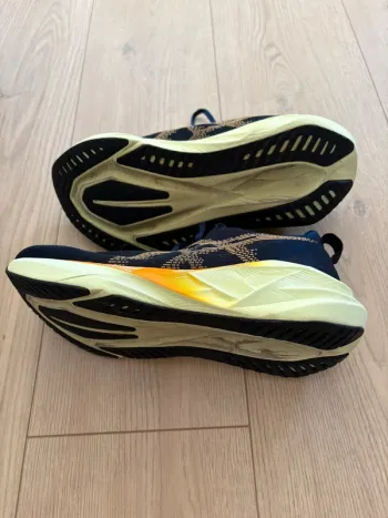 Used Asics Novablast 5 bike — image 4 of 5