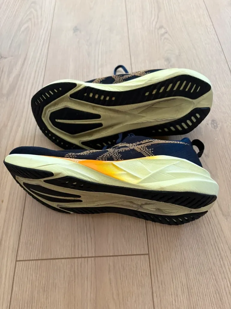 Used Asics Novablast 5 bike — image 4 of 5