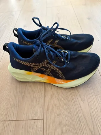 Used Asics Novablast 5 bike — image 2 of 5