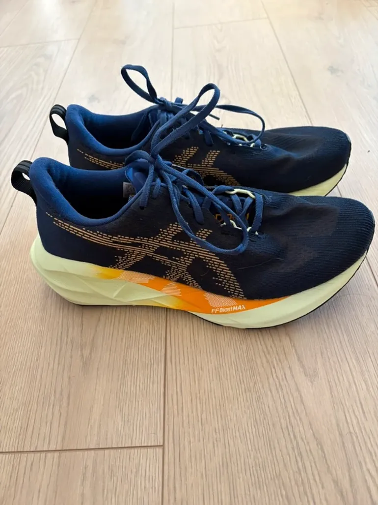 Used Asics Novablast 5 bike — image 2 of 5