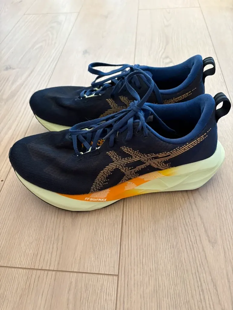Used Asics Novablast 5 bike — image 1 of 5