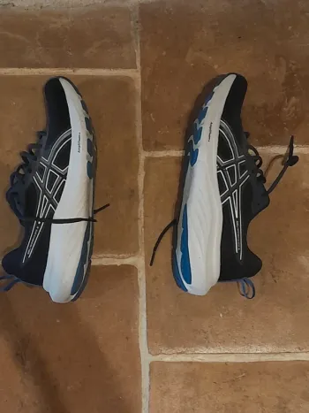 Used Asics Shoes Size 42.5 bike — image 2 of 3