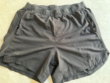 Brugt Under Armour Running Shorts bike — billede 1 af 3