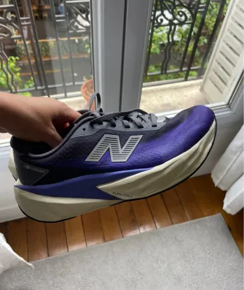 Used New Balance Fuelcell Rebel v5 bike — image 2 of 6