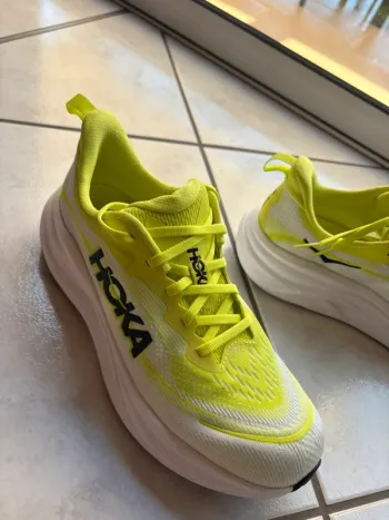 Tweedehands Hoka SkyFlow bike — afbeelding 2 van 8