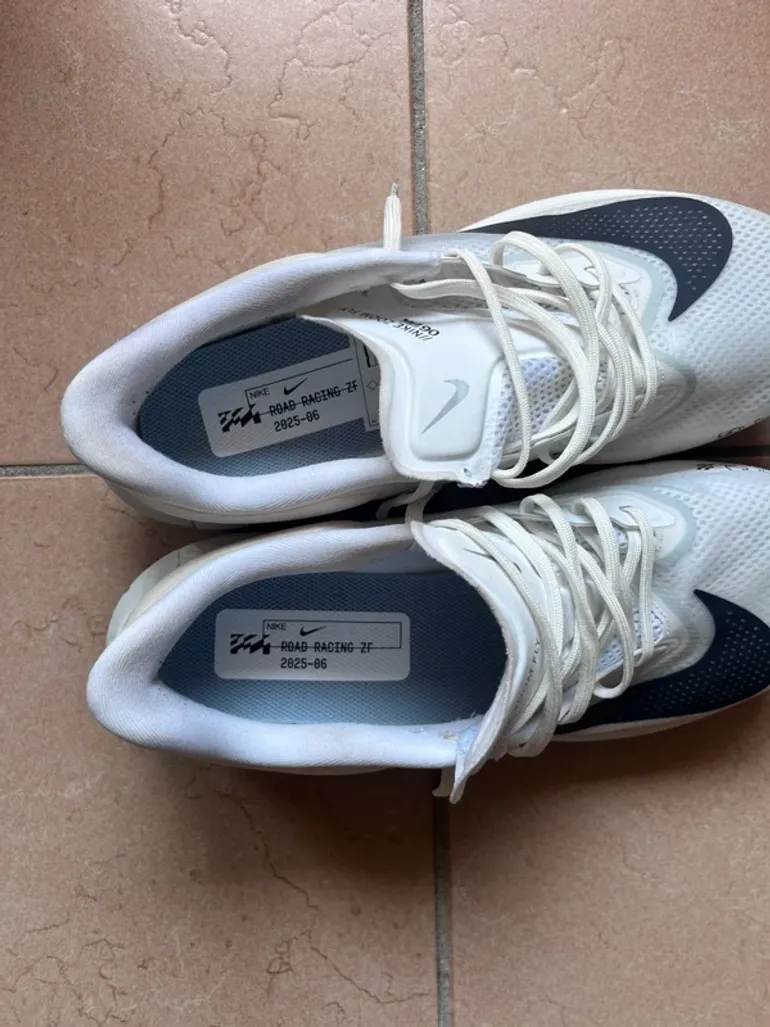 Used Nike Running Shoes bike — image 7 of 9