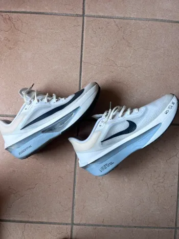 Used Nike Running Shoes bike — image 4 of 9