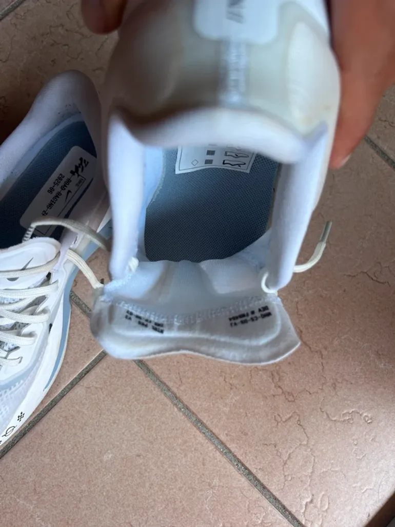 Used Nike Running Shoes bike — image 8 of 9