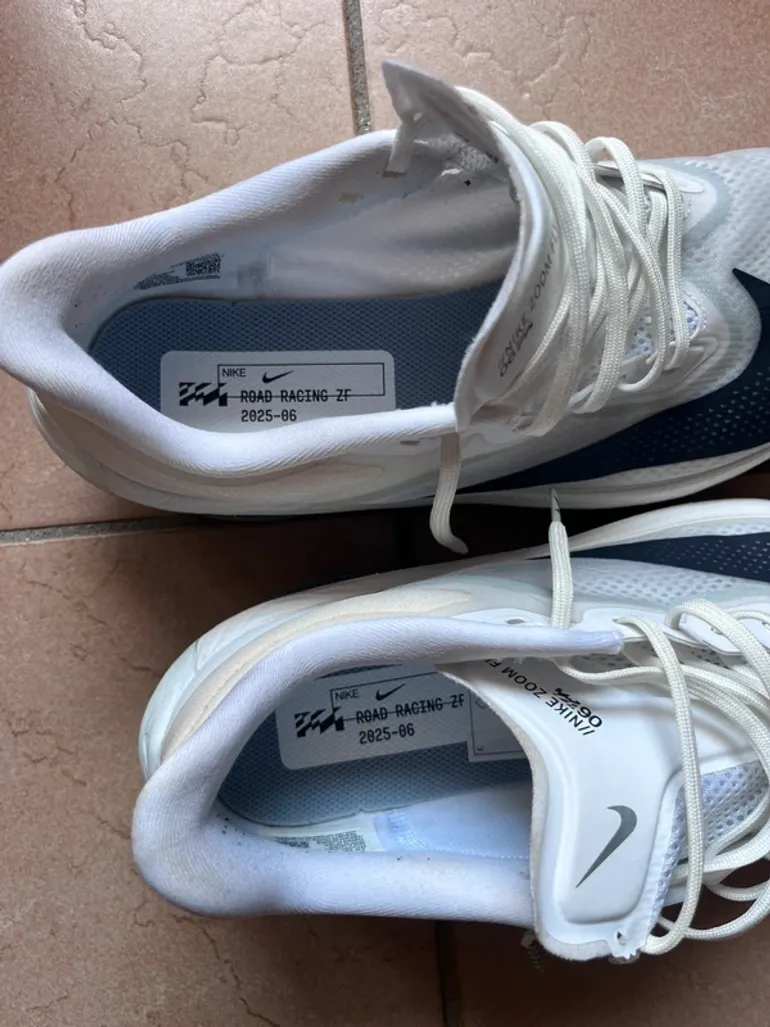Used Nike Running Shoes bike — image 6 of 9