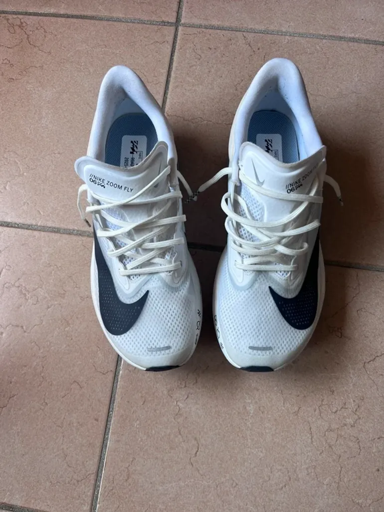 Used Nike Running Shoes bike — image 1 of 9